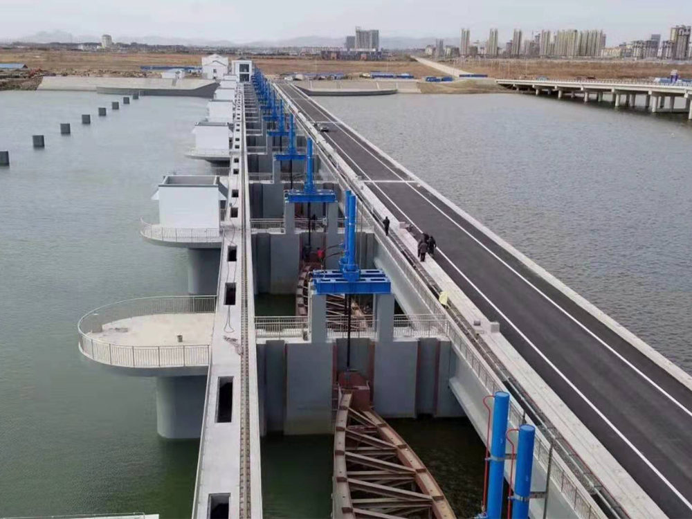 威海香水河擋潮閘，雙曲拱弧形結(jié)構(gòu)，獲發(fā)明專利